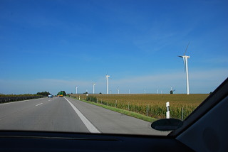 アウトバーン(ドレスデン〜ライプツィヒ)からの風景・風車
