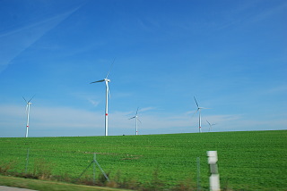 アウトバーン(ドレスデン〜ライプツィヒ)からの風景・風車