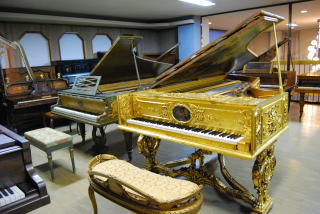 金箔のピアノ