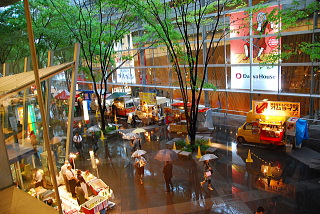 東京国際フォーラム。あいにくの雨