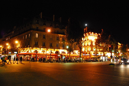 パリ・夜のカフェ