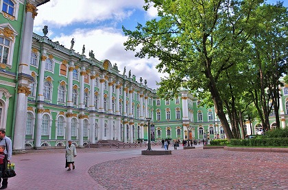 サンクトペテルブルグ エルミタージュ美術館の中庭