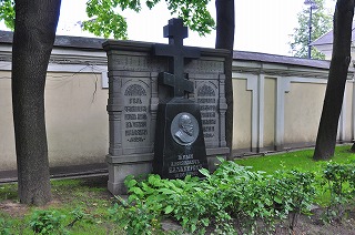 アレクサンドル・ネフスキー修道院、ミリイ・バラキレフのお墓
