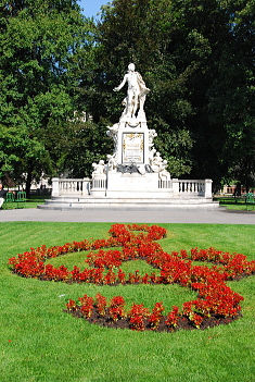 ブルク公園のモーツァルト像